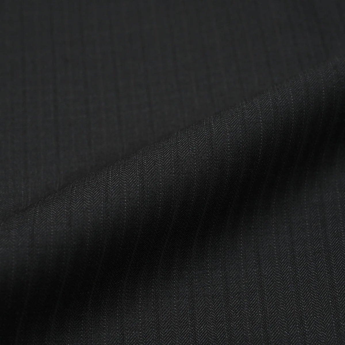 Ermenegildo Zegna TRAVELLER ウールノータックスーツ オルタネイトストライプ チャコールグレー GS-801
